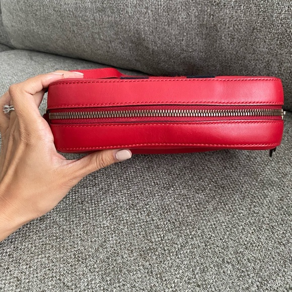 ✨✨Gucci Bee Web Camera Bag✨✨ - Picture 9 of 16